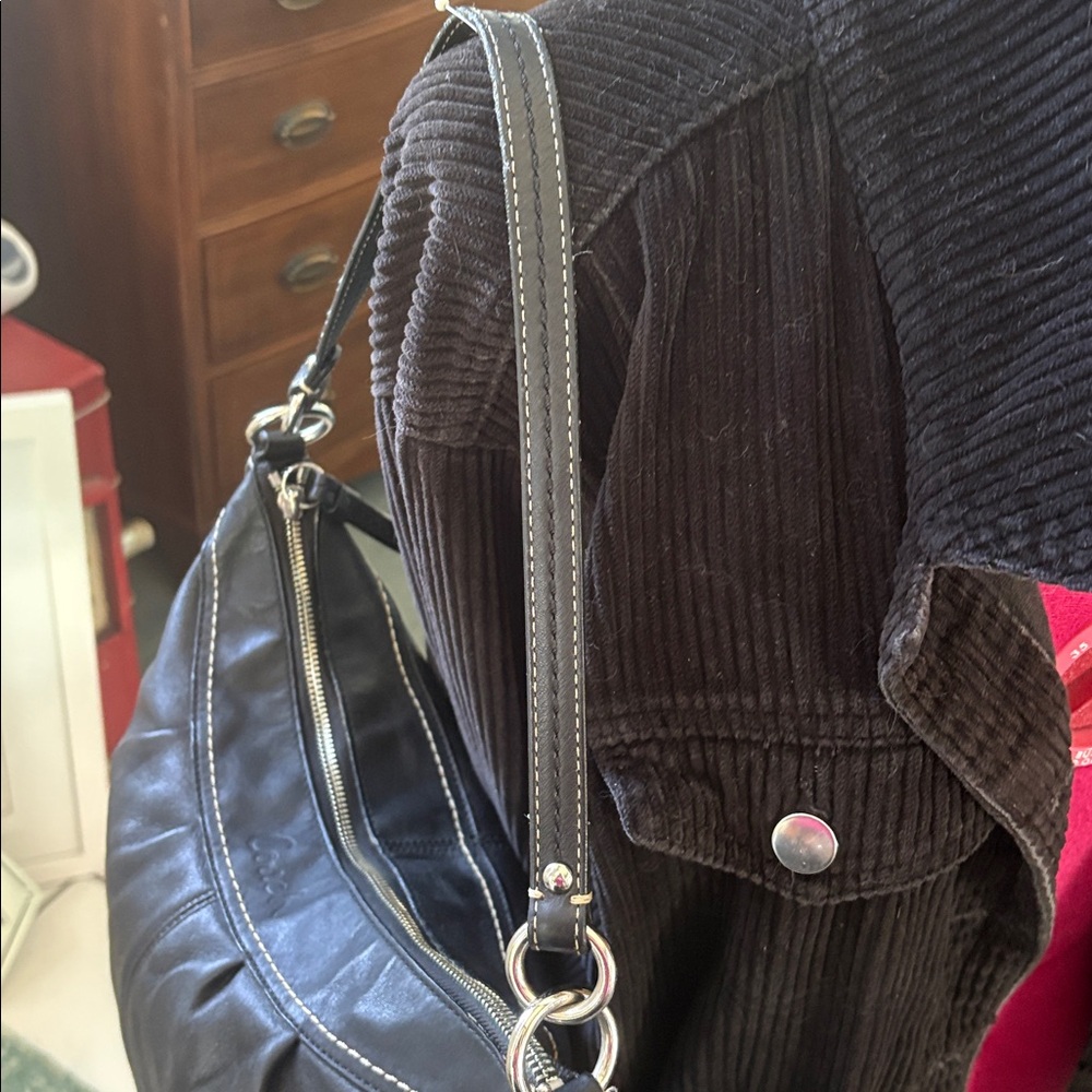 Coach  Vintage shoulder bag  F13764
Pleated front thick smooth leather black EUC - Picture 8 of 17